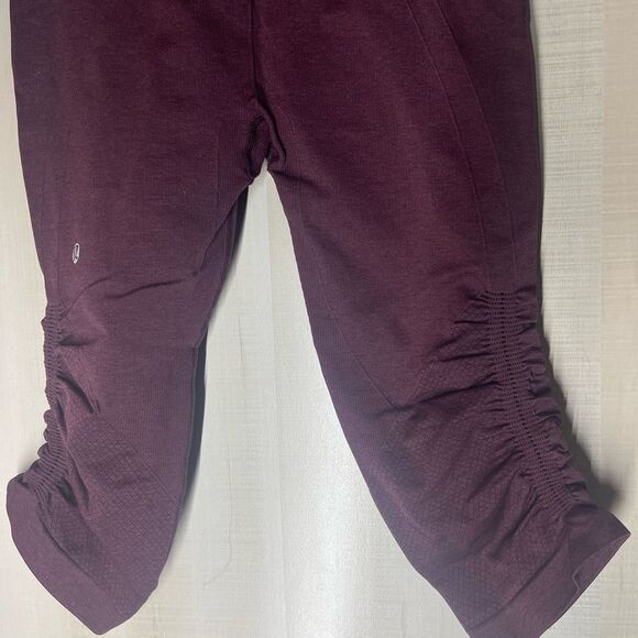 Lululemon In The Flow Crop II‎ Bordeaux burgundy heather leggings knee length, 6 - Picture 10 of 10